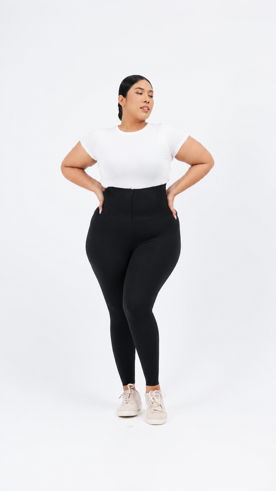 Model memakai Ultrawaist Legging